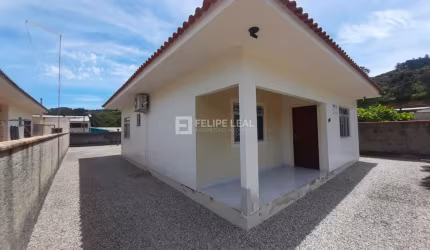 Casa em Fazenda da Armação - Governador Celso Ramos, SC