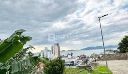 Lote / Terreno em Estreito  -  Florianópolis