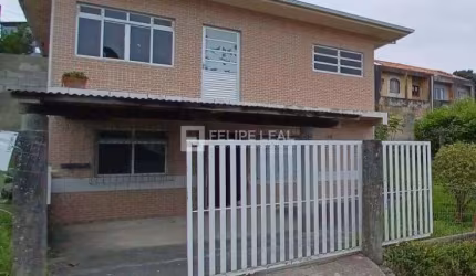 Casa com 04 dormitórios e 01 suíte em Ipiranga  -  São José/SC