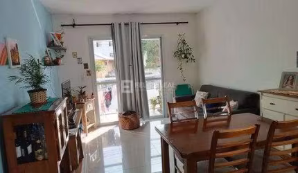 Apartamento de 02 dormitórios, cozinha planejada, sacada com churrasqueira no Bairro Pagani - Palhoça