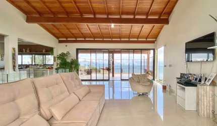 Casa em Ponta de Baixo - São José, SC