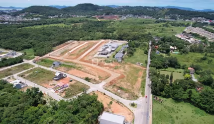 Lote / Terreno em Forquilhinhas  -  São José