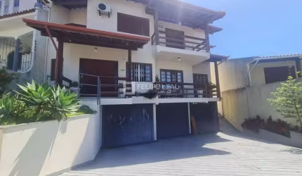 Casa em Capoeiras  -  Florianópolis