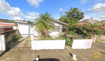 Casa de 03 dormitórios sendo 2 suítes em Forquilhinhas , área residencial e comercial perto da geral-  São José