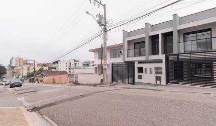 Casa em Barreiros - São José, SC