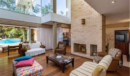 Vende casa com 04 suítes 442m² a.c.  ao lado do Colégio Porto Seguro em Valinhos/SP