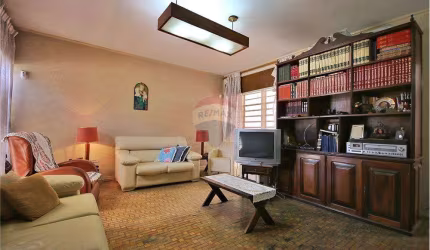RE/MAX Vende Casa 3 quartos, sendo 01 suíte, sala 2 ambientes, copa, cozinha, jardim de inverno, 4 vagas, bairro Botafogo - Campinas / SP