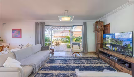 REMAX VENDE Casa / Sobrado a Venda no Jardim das Paineiras, com 03 suítes, salas e cozinhas integradas, 04 banheiros, 01 lavabo, 05 vagas de garage