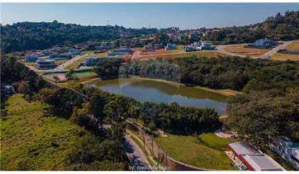 RE/MAX VENDE Terreno com 612m2, excelente vista, ótima localização por R$614.500,00