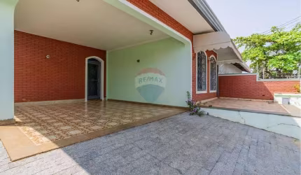 Casa térrea à venda no Parque Taquaral, com 182m² de área útil e 339 m³ de terreno, com 03 quartos (sendo 1 suíte), no Parque Taquaral, em Campinas.