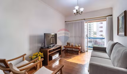 RE/MAX Vende apartamento no Flamboyant, 3 quartos, 1 suíte, 1 vaga, terceiro andar, 102m2 por R$499.999,00