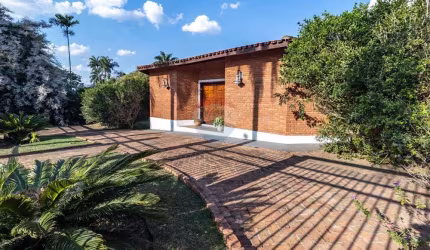 RE/MAX Vende Casa Térrea no Parque Xangrilá, 1.204 m2 de Área Total, Piscina, R$1.850.000,00