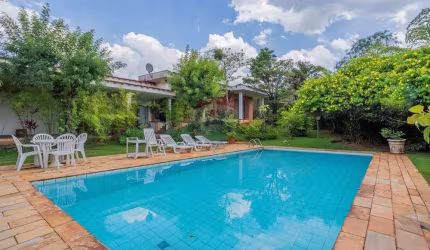VENDA - CASA - CONDOMÍNIO SAN CONRADO - 410 M² - 4 QUARTOS - 4 SUÍTES - PISCINA - ACEITA PET