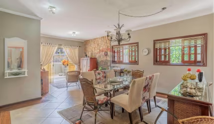 RE/MAX VENDE Casa no bairro Nova Campinas, com 3 quartos (1 suíte), 281m2 por R$ 1.498.000