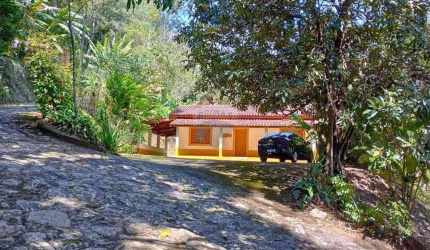 RE/MAX VENDE  Separadamente - Fazenda e Sítios em Serra Negra 62,89 hectares 7 casas 2 lagos e nascente de água