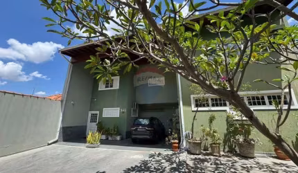 RE/MAX VENDE CASA - Residencial/Comercial - Parque das Universidades - 3 quartos suítes, 4 vagas, área gourmet, piscina, escritórios, lazer e conforto