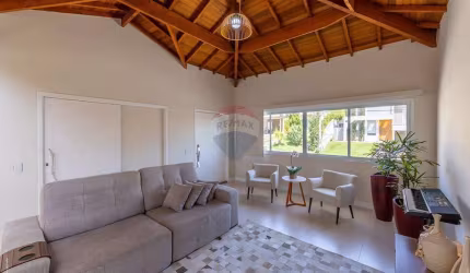 RE/MAX VENDE Casa  3 quartos  1 suíte  R$ 1.870.000,00   232, 26 m²  Residencial Terras de São Francisco  Vinhedo-SP