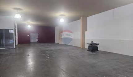 RE/MAX ALUGA Galpão Comercial em Vinhedo, SP