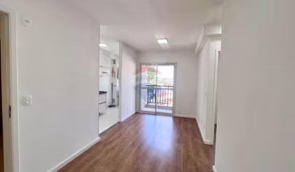 Apartamento 45m², 02 quartos, cozinha, lavanderia, sacada, 01 vaga, planejados e ar condicionado para alugar no Condomínio Urban Taquaral.