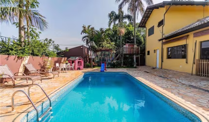 Chácara residencial, 4 quartos e 2 suítes, piscina, campo de futebol, área construída de 224,18m² e terreno 1.333,52 m² por R$1.250.000,00 – C