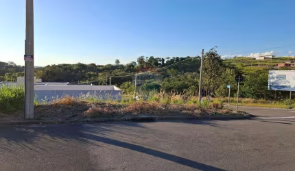 RE/MAX VENDE Terreno Comercial / Residencial em Portal Aliança, com 299,45 m2, em São João da Boa Vista / SP