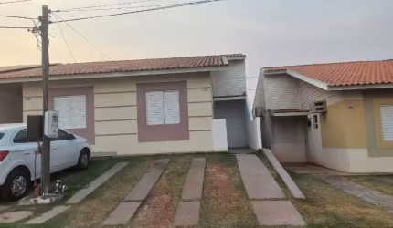 Casa no Condomínio Rio Jangada Com 2 Quartos sendo uma Suíte