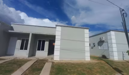 casa no condomínio Athenas com 2 Quartos sendo uma suíte