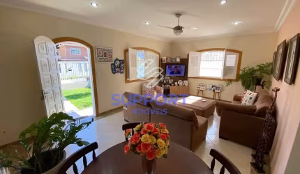 Casa de 6 Quartos à Venda na Enseada Azul,  Linda casa - Guarapari, ES