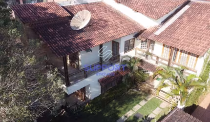 Encante-se com o Sonho do Lar Perfeito: Casa Duplex com Piscina na Enseada Azul, Nova Guarapari - S