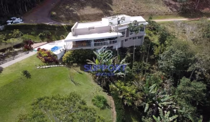 Casa Residencial de Luxo em Condomínio Fechado e Exclusivo: Onde o Sofisticado Encontra a Natureza