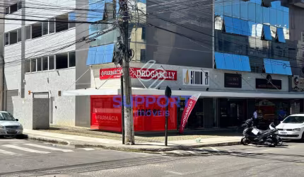 Loja comercial na Praia do Morro com 1 vaga, quadra do mar e vista para o mar