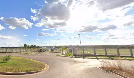 Casa de condomínio para aluguel e venda tem 200 metros quadrados com 3 quartos