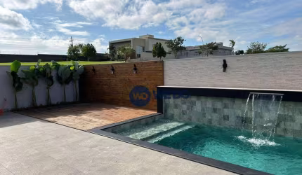 Casa com Piscina no Condomínio Fazenda Santa Lucia em Americana