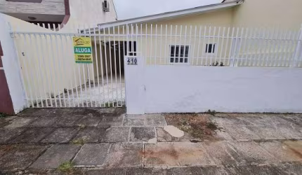 Casa com 2 quartos para alugar na Rua Carlos Hambrusch, 410, Afonso Pena, São José dos Pinhais, 60 m2 por R$ 2.350