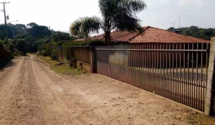Chácara / sítio com 3 quartos à venda na Rua Professor Júlio Carvalho Gomes, 5, Roça Velha, São José dos Pinhais por R$ 679.000