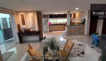 C-SO1074 Curitiba, excelente sobrado  5 Quartos, 4 Banheiros, 5 Vagas e churrasqueira