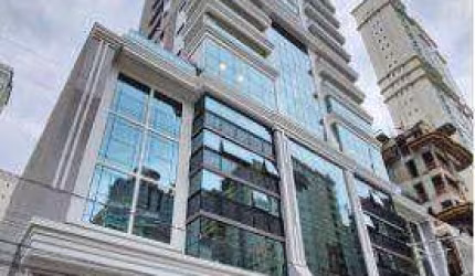 Apartamento à venda com 3 suítes localizado na Meia Praia - Itapema/SC