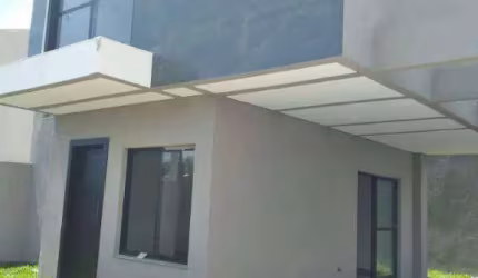 Sobrado com 3 quartos a venda sendo 1 suíte e 3 vagas de garagem.