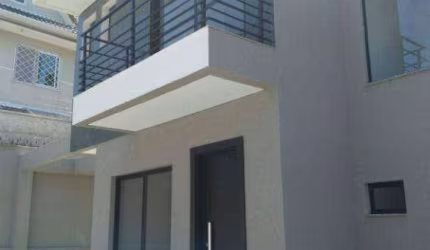 Sobrado com 3 dormitórios à venda, 135 m² por R$ 869.000,00 - Tarumã - Curitiba/PR