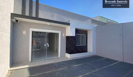 Casa a venda com três quartos em Paranaguá