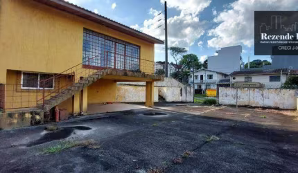 Casa com 5 dormitórios Imóvel averbado, quintal amplo espaço para media 8 a 10 carros ideal para uso comercial para clinicas.