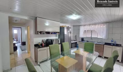 Casa com 2 dormitórios sendo uma suíte  à venda, 72 m² por R$ 420.000 - Fazendinha - Curitiba/PR