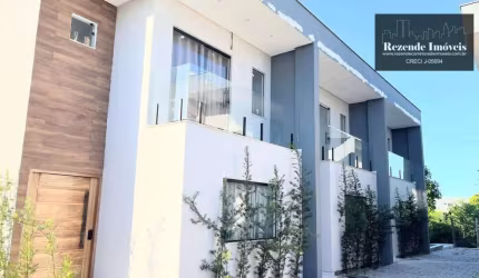 Sobrado em Condominio com 3 quartos sendo 1 suíte à venda- Alto de Taperapuã - Porto Seguro/BA