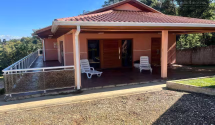 Maravilhosa Casa em Campo Magro,  São duas casas construídas em um amplo terreno, com 5.246,00 m²