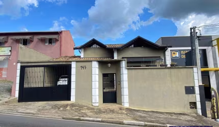 Casa com 3 dormitórios para alugar, 200 m² por R$ 8.000/mês - Jardim Santa Rita de Cássia - Bragança Paulista/SP