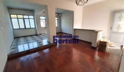 Casa com 3 dormitórios à venda, 238 m² por R$ 850.000,00 - Centro - Bragança Paulista/SP