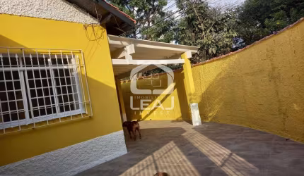Imponente Casa Térrea à Venda no Morumbi, 291m², 3 Dormitórios, 2 Vagas, Amplo Quintal, R$ 850.000,