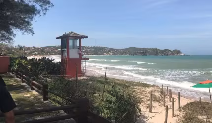 Vendo Maravilhosa casa pé na areia com 4 suítes montada na Praia de Geribá, Búzios porteira fechada