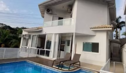 Casa em Condomínio MOBILIADA para Venda com 4 dormitórios, 5 vagas de garagem sendo 2 cobertas, com 400 m² - Aruã (Mogi das Cruzes)