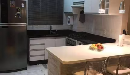 Sobrado em Condomínio MOBILIADO à Venda com 3 dormitórios, 2 vagas de garagem, com 120 m² - Jardim São Pedro (Mogi das Cruzes)